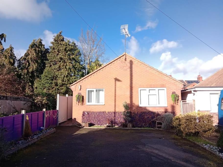 Cosy Bungalow In A Handy Location Market Harborough Extérieur photo