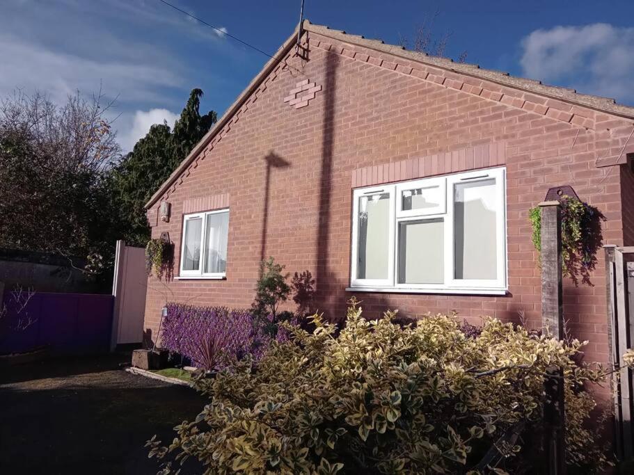 Cosy Bungalow In A Handy Location Market Harborough Extérieur photo