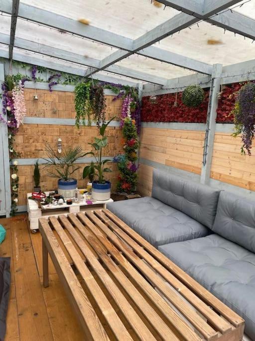 Cosy Bungalow In A Handy Location Market Harborough Extérieur photo